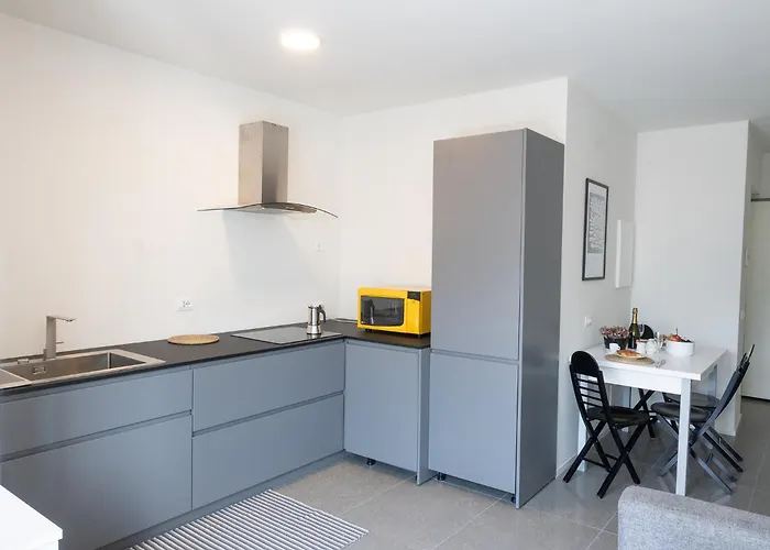 Civetta Blu, Blue Owl Apartments